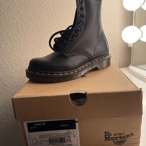 Dr. Martens Black